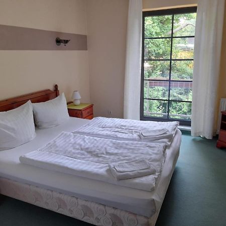 Hotel Am Kreischaer Park Buitenkant foto