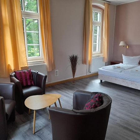 Hotel Am Kreischaer Park Buitenkant foto